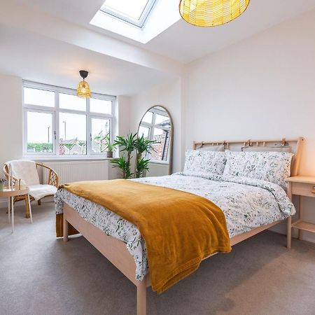 Nature Inspired Bungalow With 3 Rooms - 10 Mins From Manchester Airport Timperley Exteriér fotografie