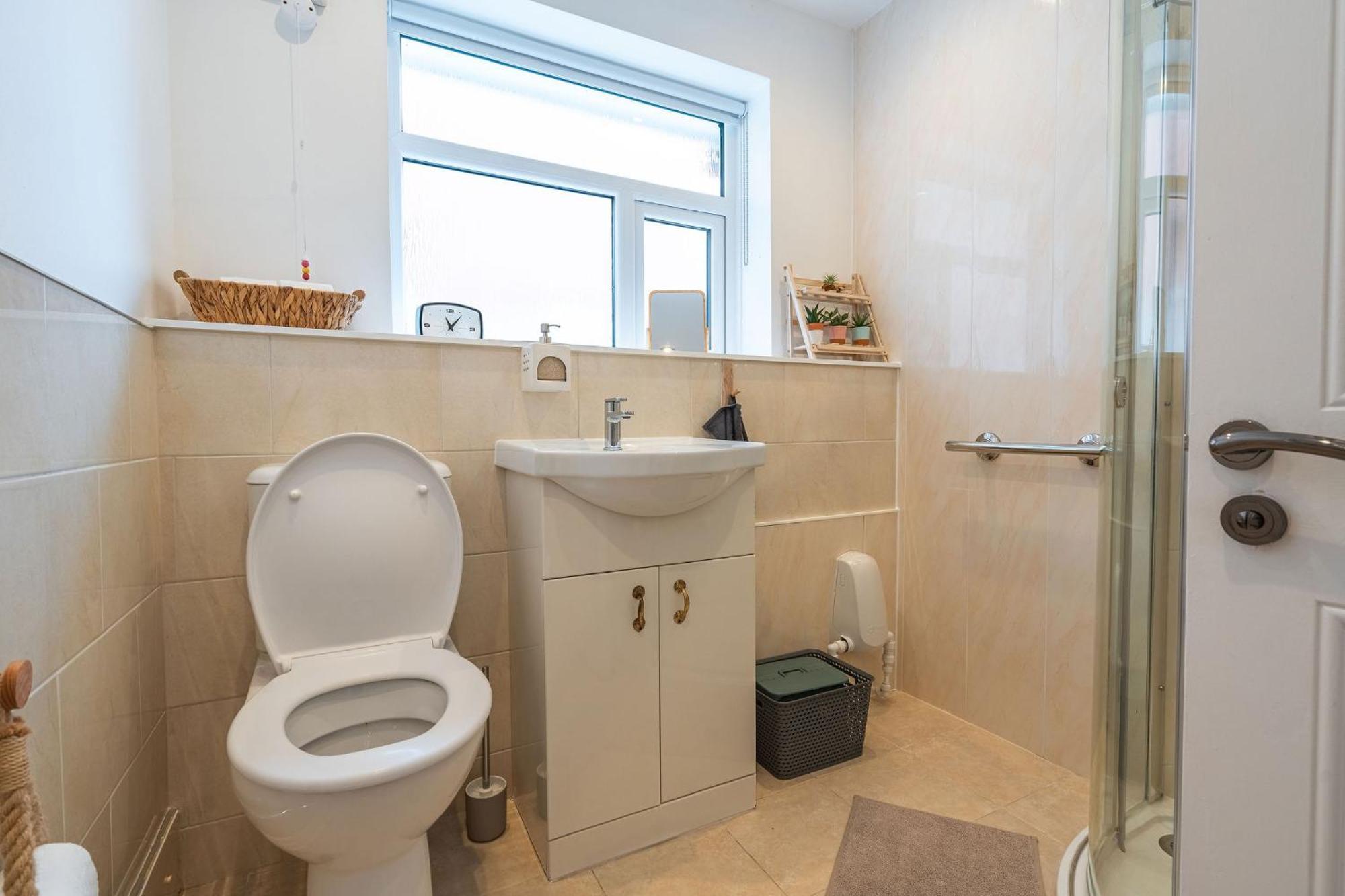 Nature Inspired Bungalow With 3 Rooms - 10 Mins From Manchester Airport Timperley Exteriér fotografie